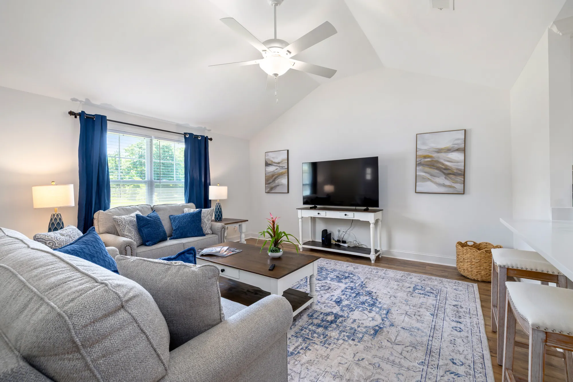 Brushwood North — living room with vaulted ceiling
