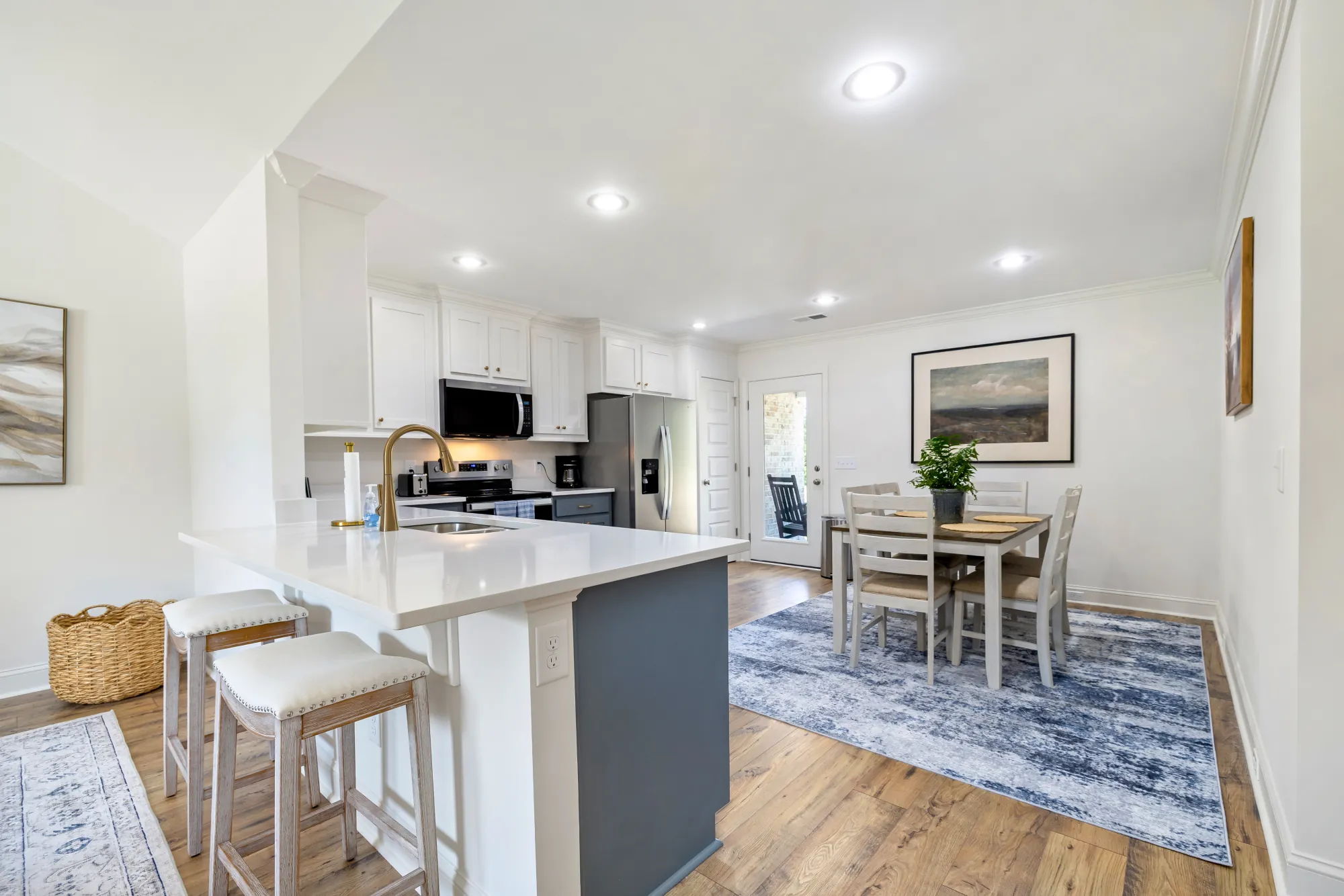 Brushwood North — kitchen island and dining area