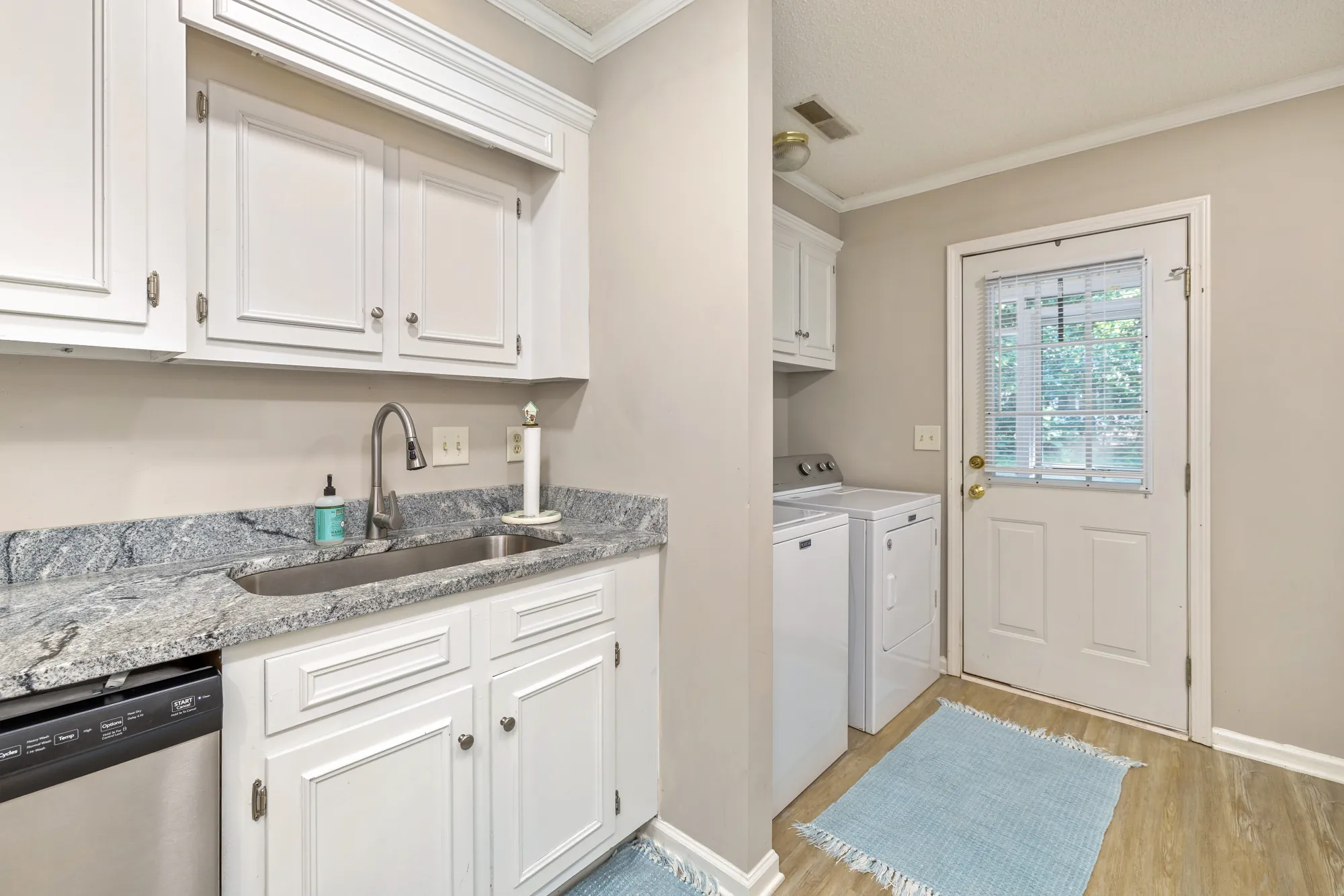 Cumberland East — kitchen with full-size washer and dryer