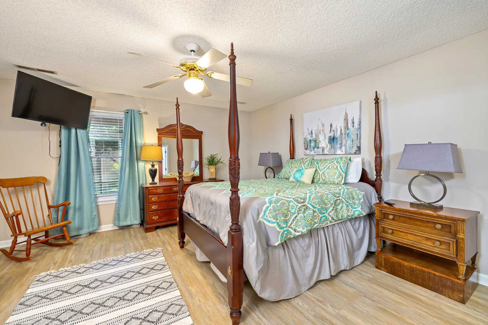 Cumberland East — primary bedroom with four-poster bed