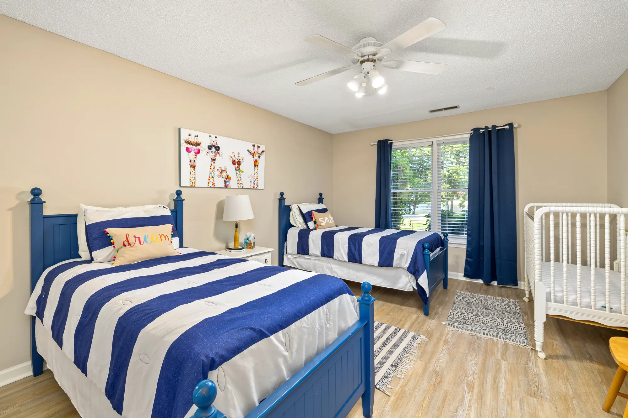 Cumberland East — second bedroom with two twin beds