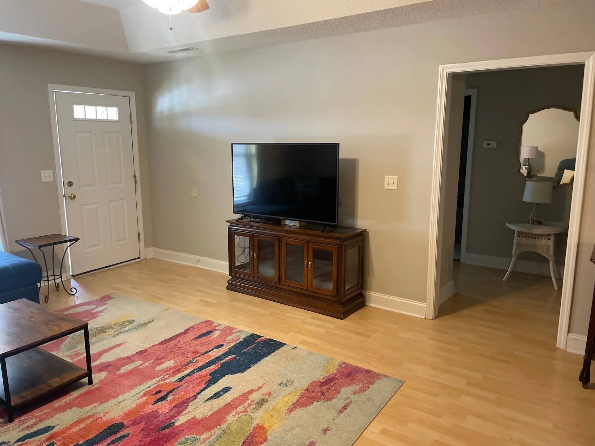 Horizon — living room with Smart TV