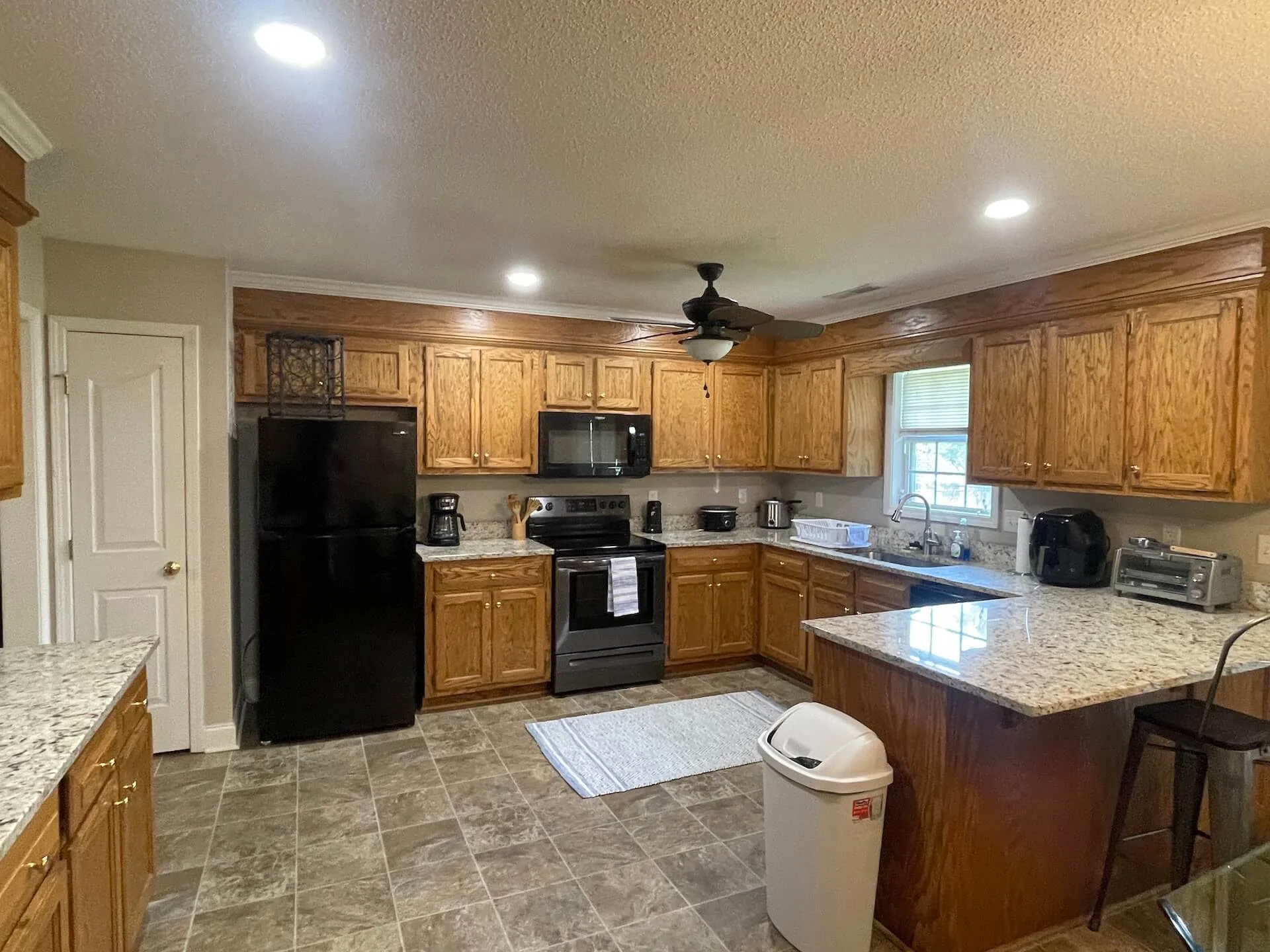 Horizon — kitchen with granite counters and black appliances