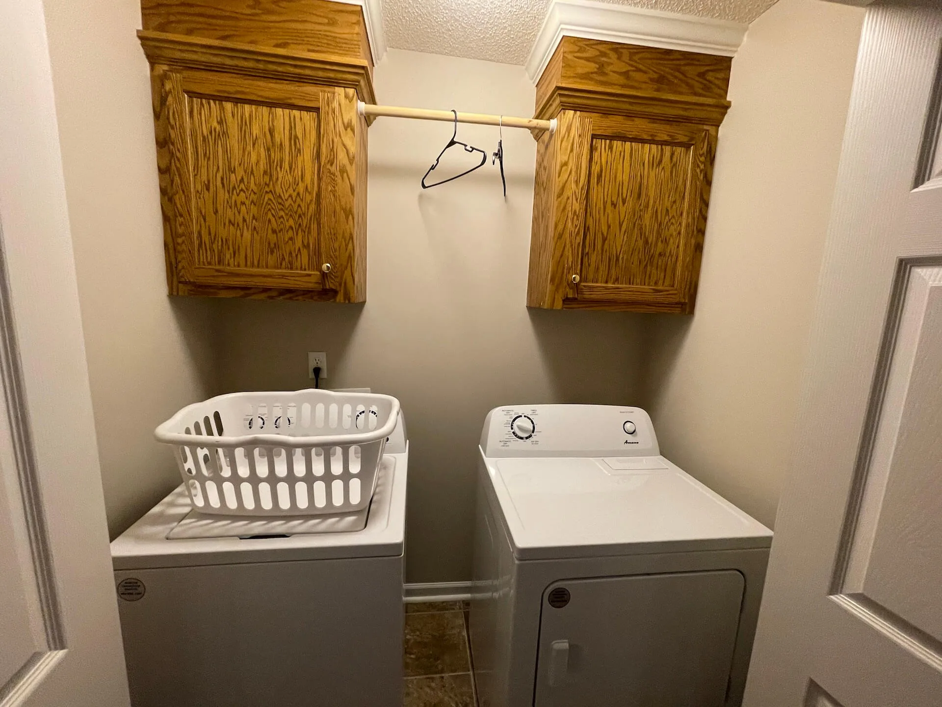 Horizon — laundry area with washer and dryer