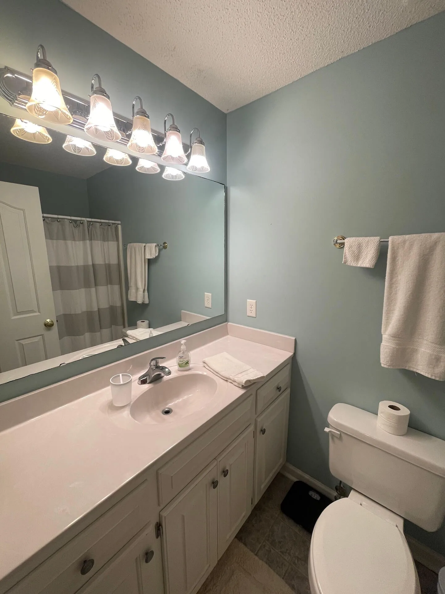 Horizon — full bathroom with vanity and shower